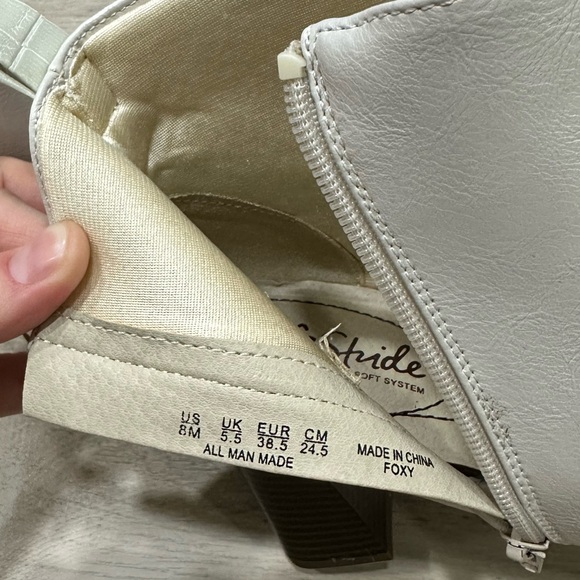 LifeStride Women’s Foxy Ankle Boots with Block Heel - Picture 7 of 7